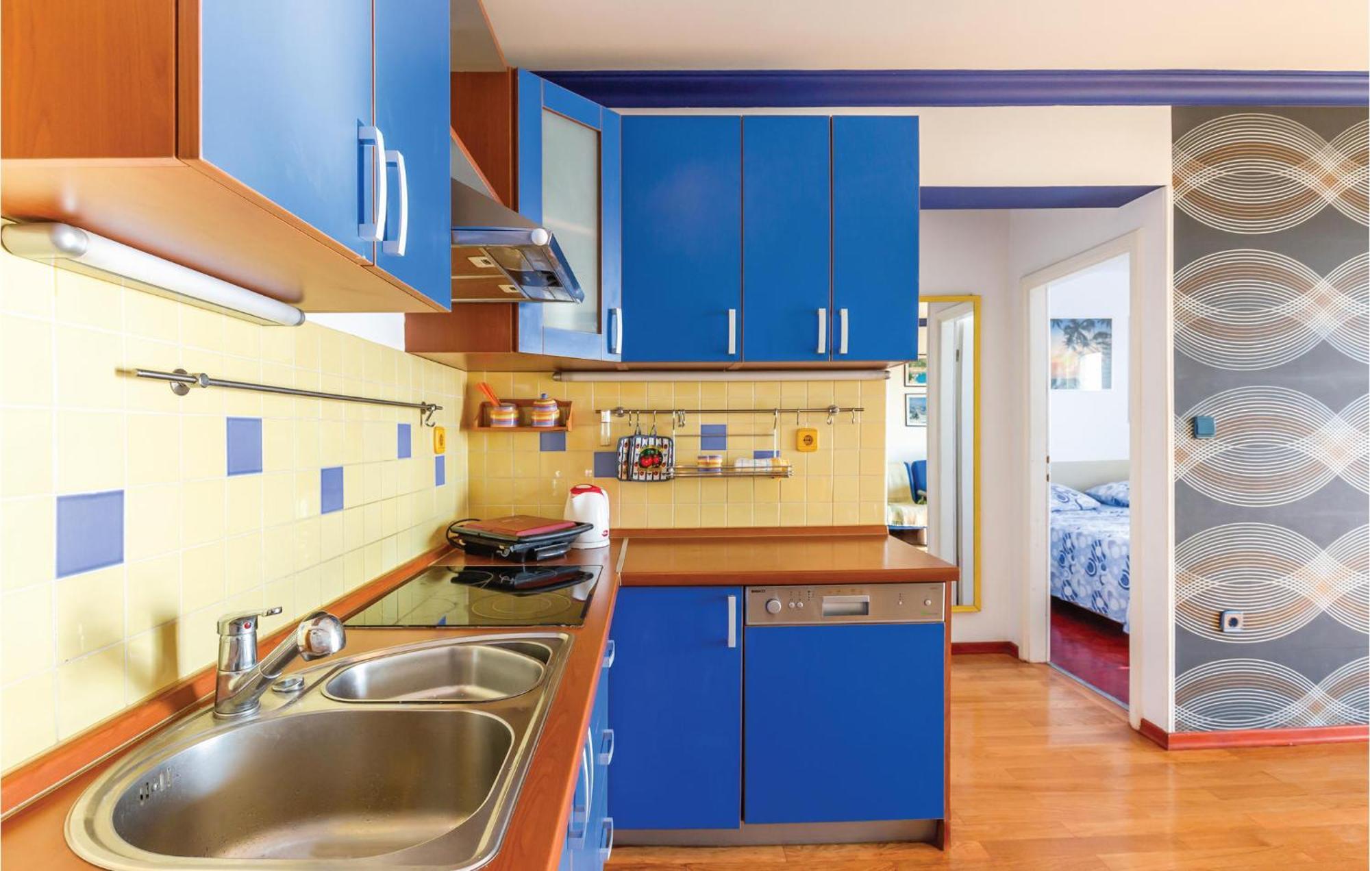 Stunning Apartment In Brela With Wifi מראה חיצוני תמונה